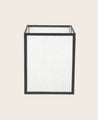 Luminaire : abat-jour en papier blanc et aux contours noirs
