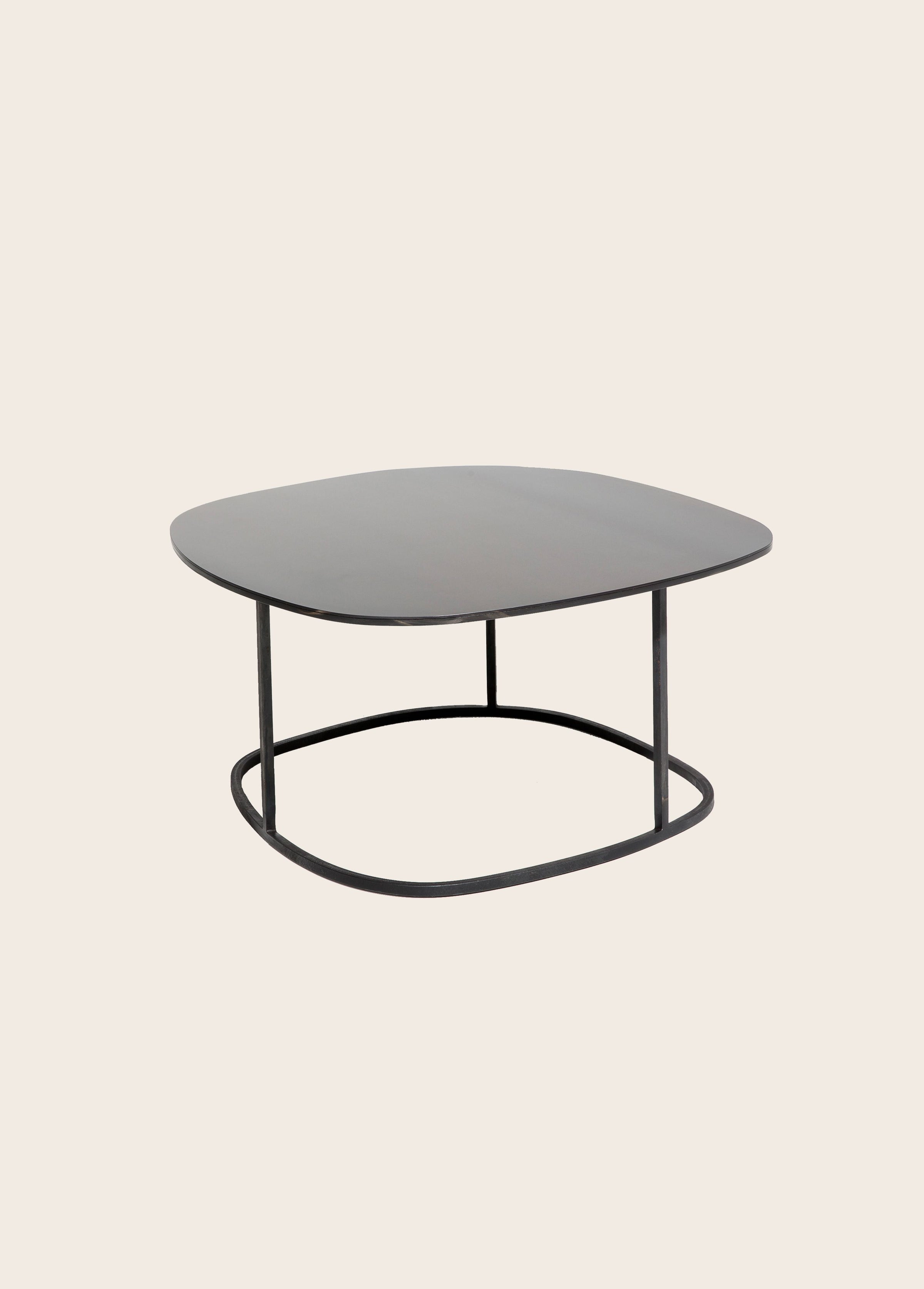 Table Basse Ame en acier brut noir fabriquée artisanalement