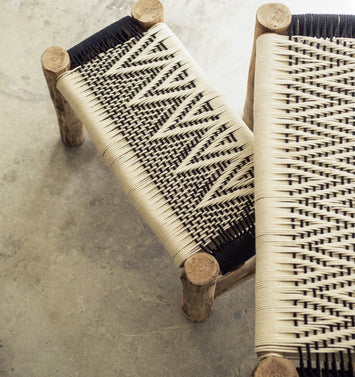 Banc ou bout de lit tressé noir et blanc pour votre chambre