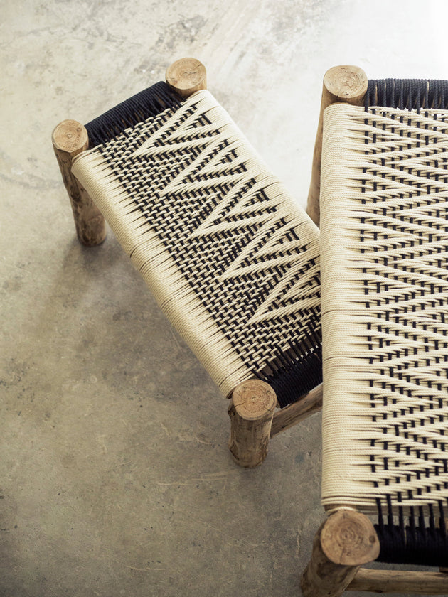Banc ou bout de lit tressé noir et blanc pour votre chambre