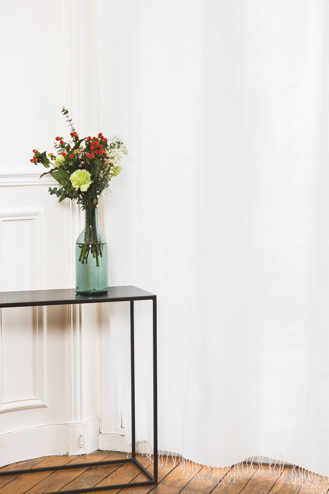 Console haute en acier brut noir