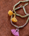Deux bracelets double pompon en métal et coton rose clair et jaune