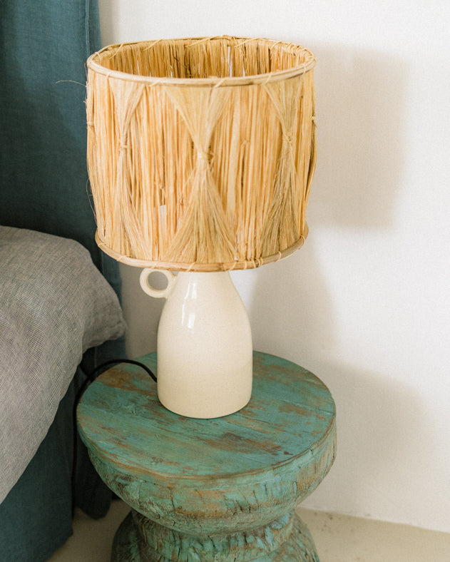 Luminaire : lampe à poser avec abat-jour en bambou pour une décoration originale