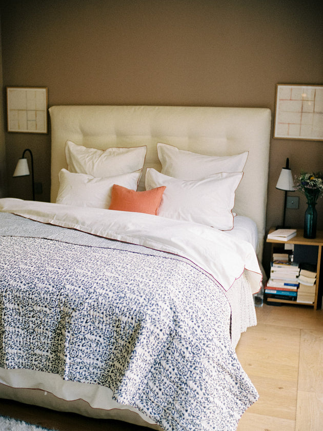 Linge de lit avec des imprimés végétaux