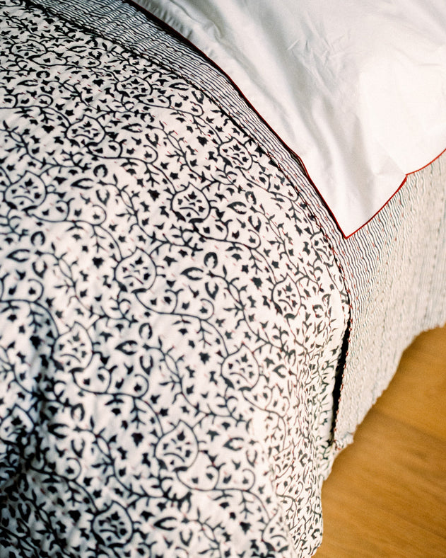 Linge de lit : couvre-lit avec des imprimés végétaux bleus