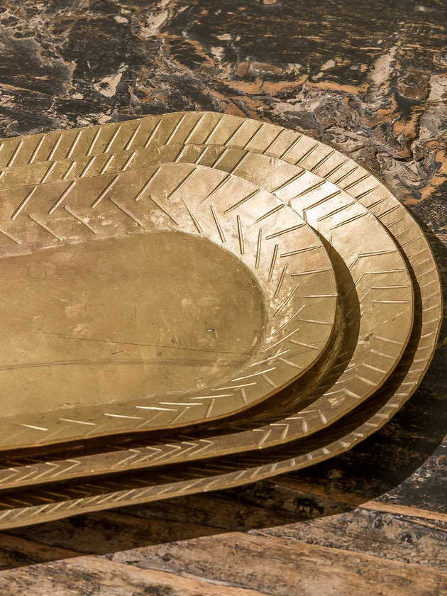 Set de 3 plateaux Dana en laiton massif doré et leur motif gravés à la main