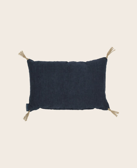 Coussins en lin lavé remplis de balles d'épeautre avec pompons