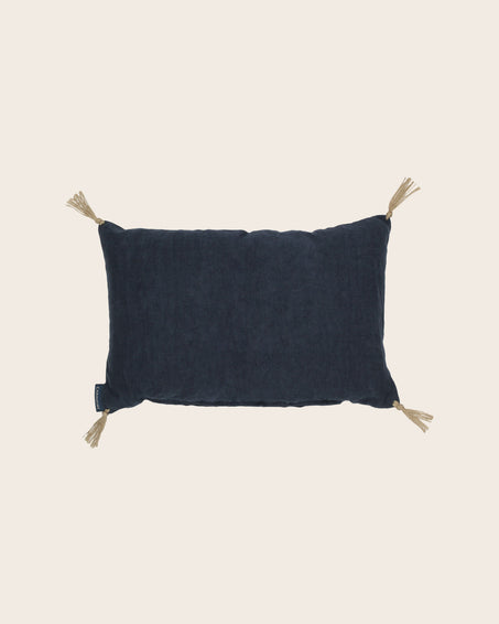 Coussins en lin lavé remplis de balles d'épeautre avec pompons