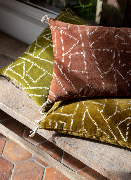Trois housses de coussin Jody en velours de coton à motifs géométeriques