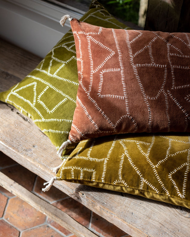 Trois housses de coussin Jody en velours de coton à motifs géométeriques