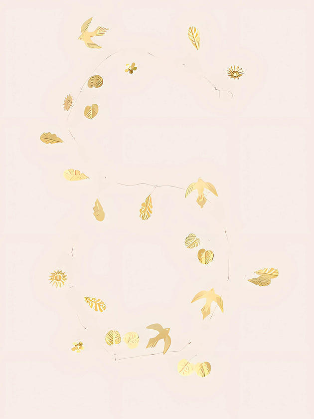 Guirlande décorative délicate en laiton doré aux motifs végétaux