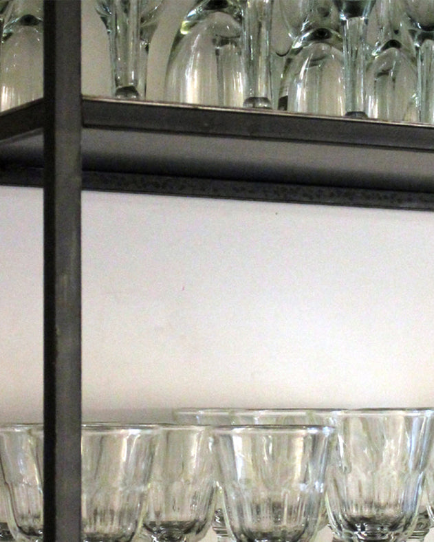 Bibliothèque pour votre salon en acier brut noir
