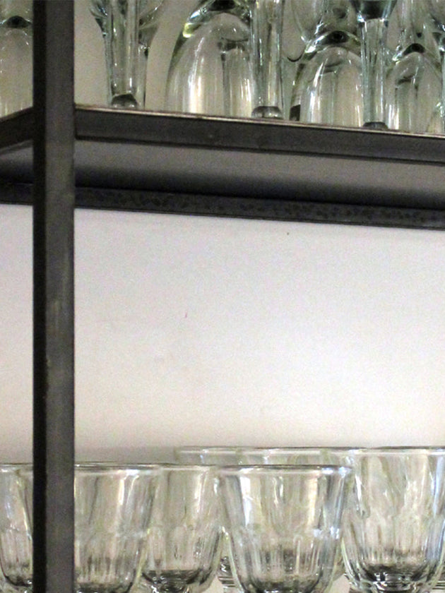 Bibliothèque pour votre salon en acier brut noir