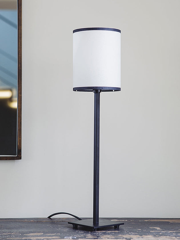 Luminaire : lampe à poser de couleur blanche pour votre bureau