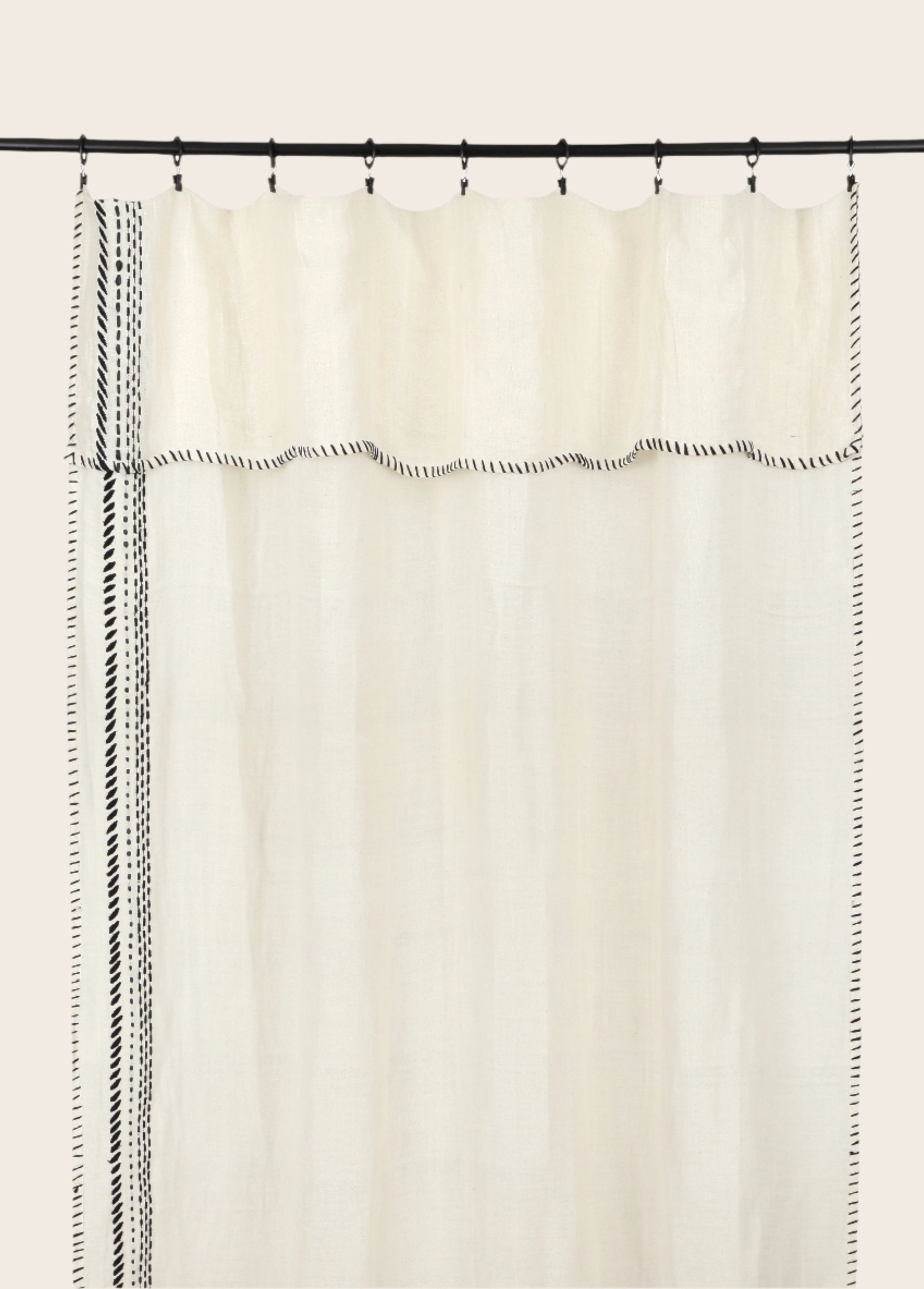 Rideau Segaya en coton brodé à la main, bambou et lin de 140x300 cm