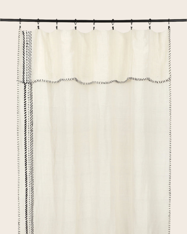 Rideau Segaya en coton brodé à la main, bambou et lin de 140x300 cm