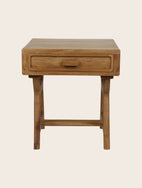 Packshot de la table de chevet Elior en teck