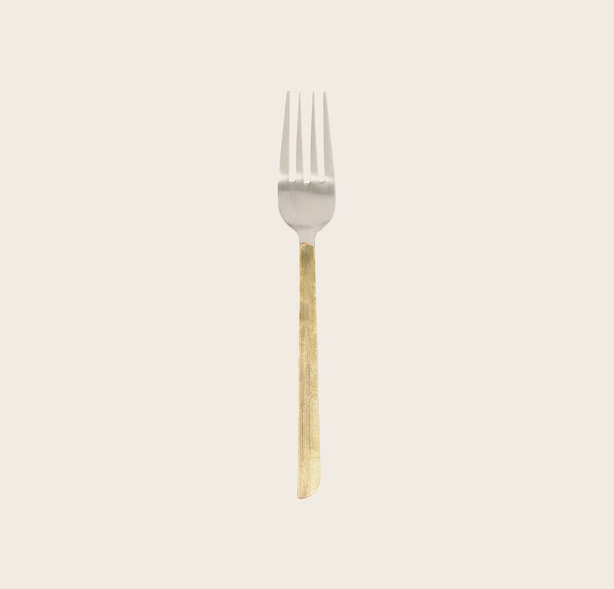 Couverts : cuillère, couteau, fourchette avec un manche doré