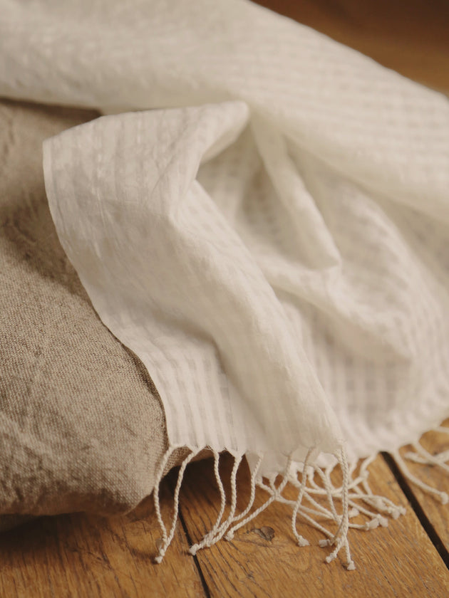 Rideau ou voilage Jalma en khadi de coton avec fines franges aux extremités