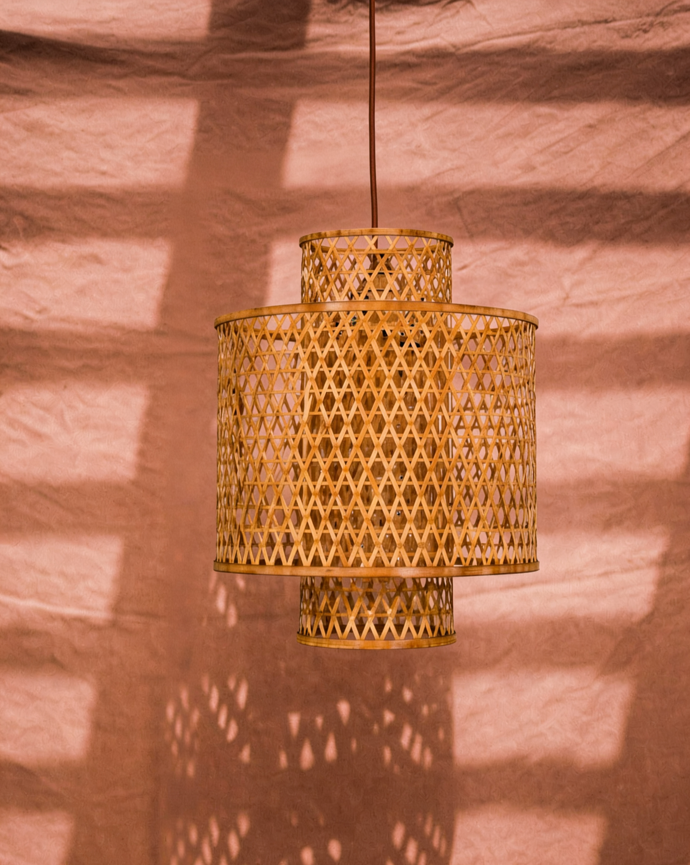Elegante suspension en métal Ilam en extérieur