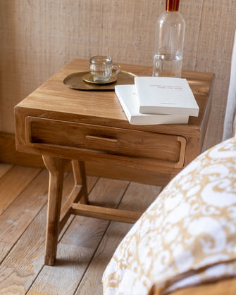 Elegante table de chevet en Teck Elior avec un tiroir
