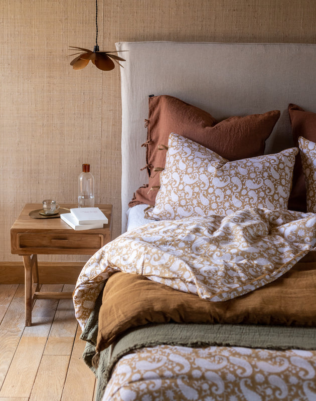 Elegante table de chevet Elior intemporelle