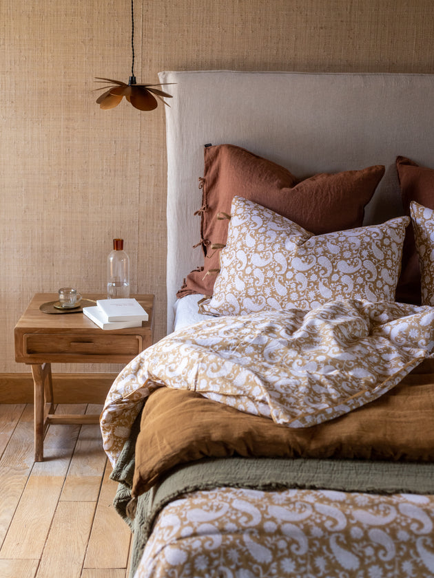 Elegante table de chevet Elior intemporelle