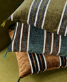 Détails des housses de coussin Tempo en velours de coton.