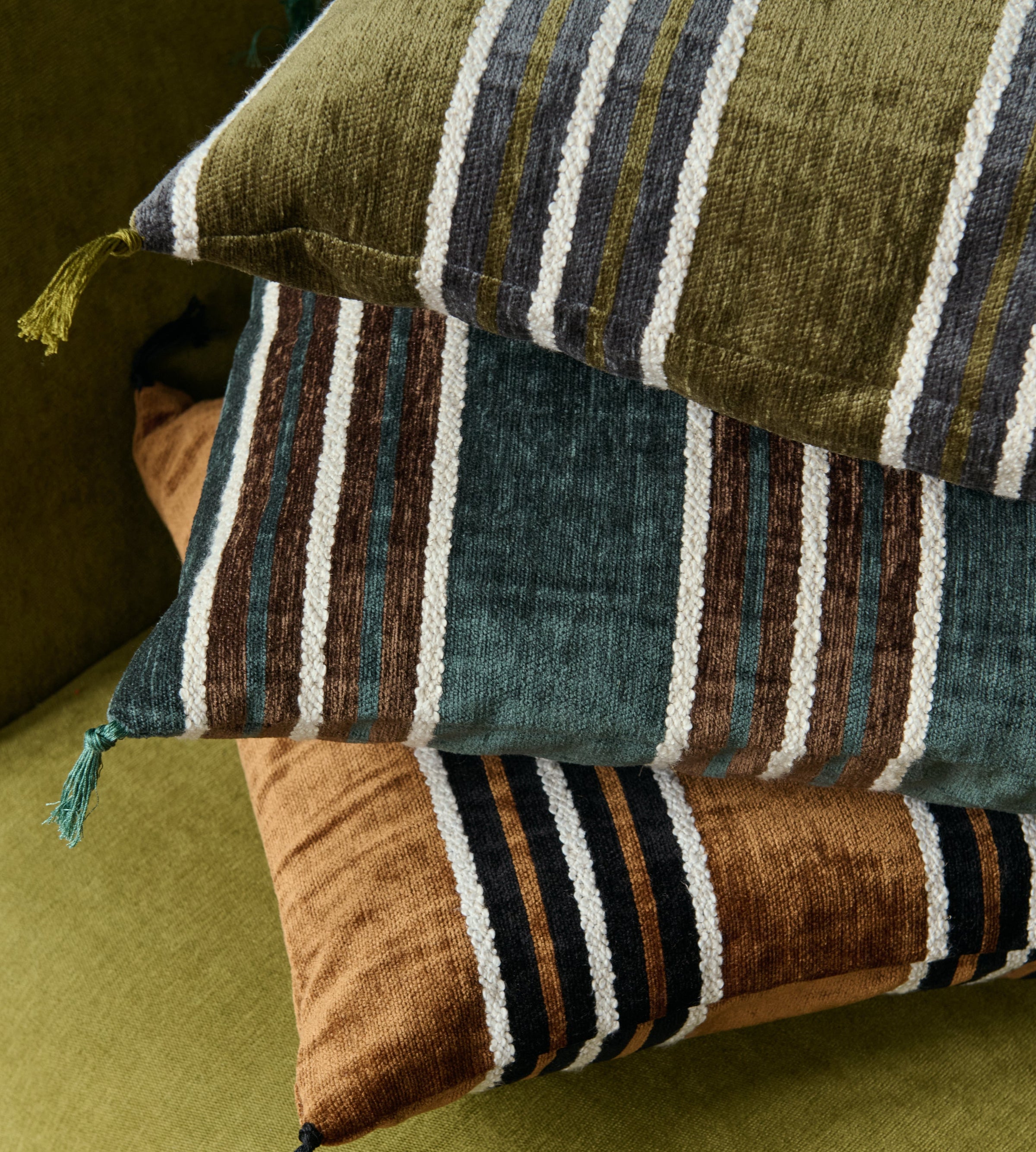 Détails des housses de coussin Tempo en velours de coton.