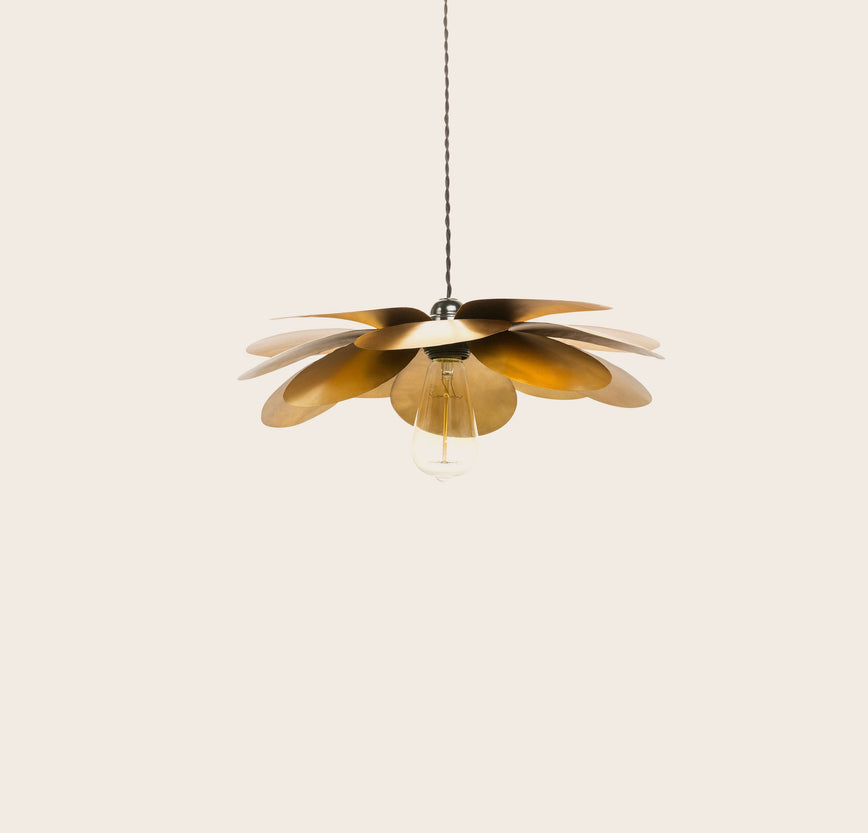 Suspension Cosmos en métal doré en forme de fleur