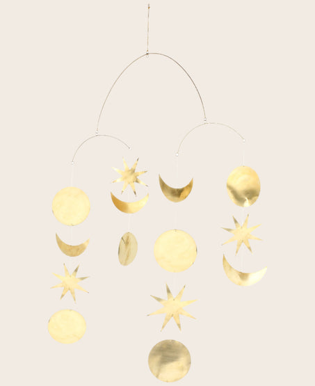 Mobile en laiton doré avec figures d'étoiles, lunes et croissants