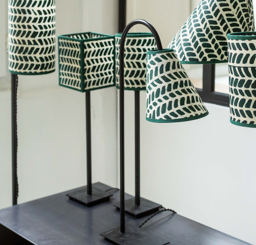 Luminaires de bureau : lampe à poser avec des motifs végétales 